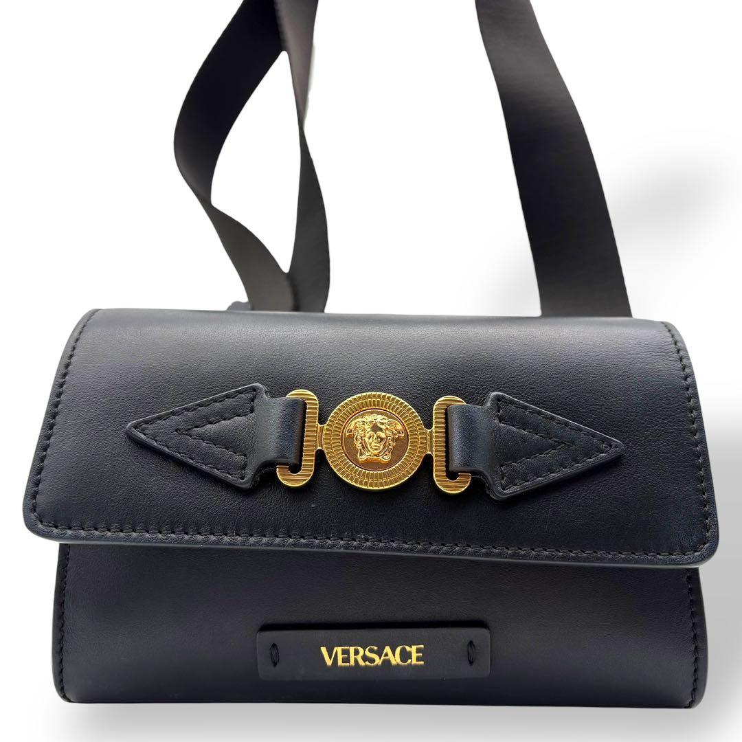 専用 ヴェルサーチェ ショルダーバッグ レザー ブラック ビギー フラップ ロゴ