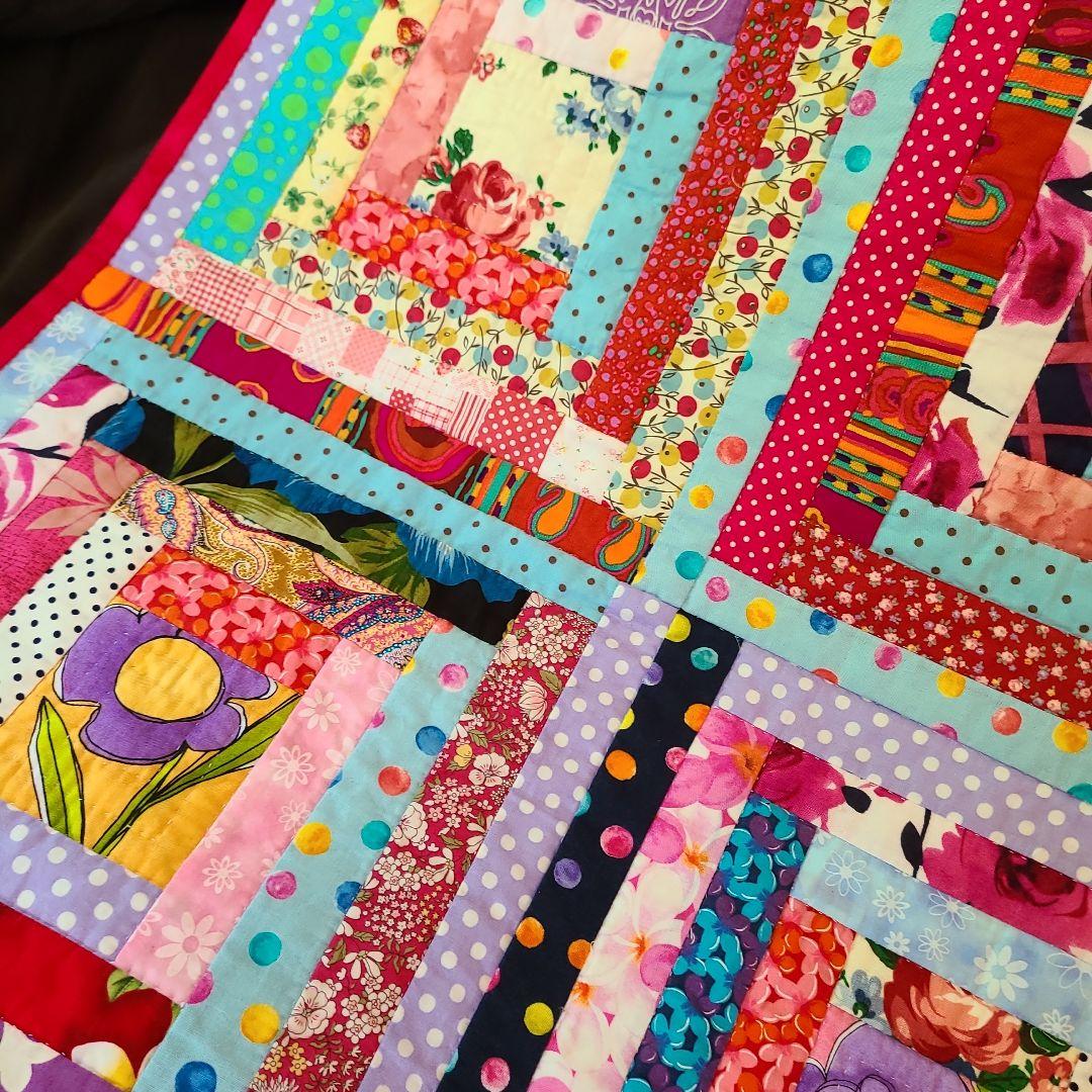 カラフルなパッチワーク タペストリー