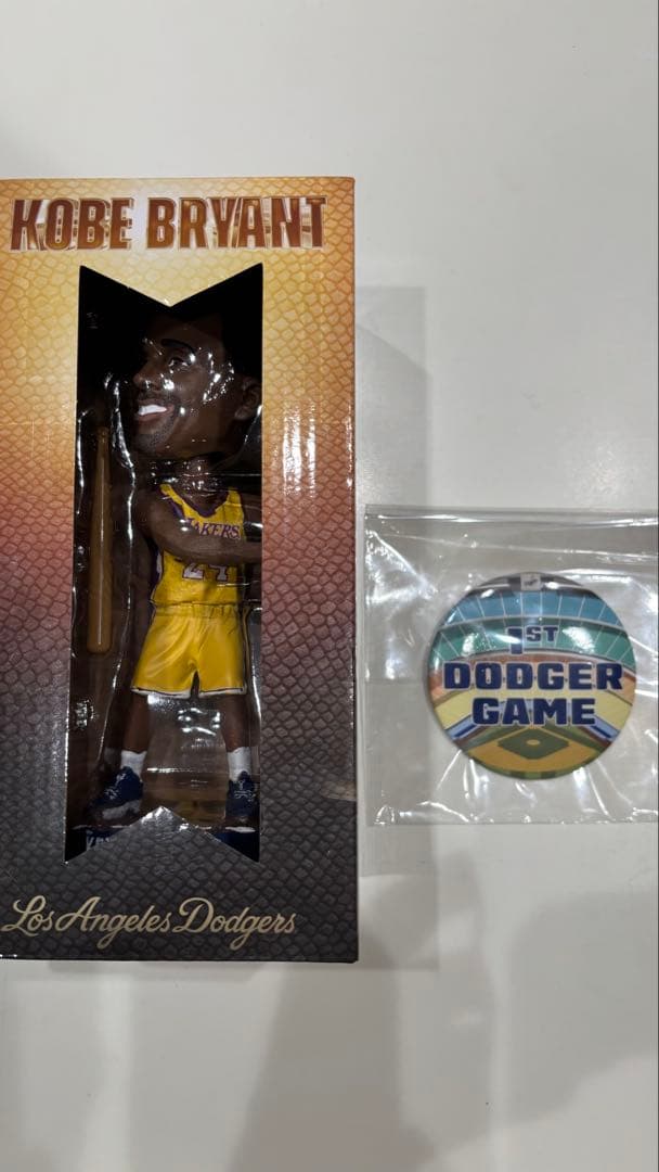 コービー・ブライアント ボブルヘッド　ドジャース　おまけ付き1st入場缶バッジ