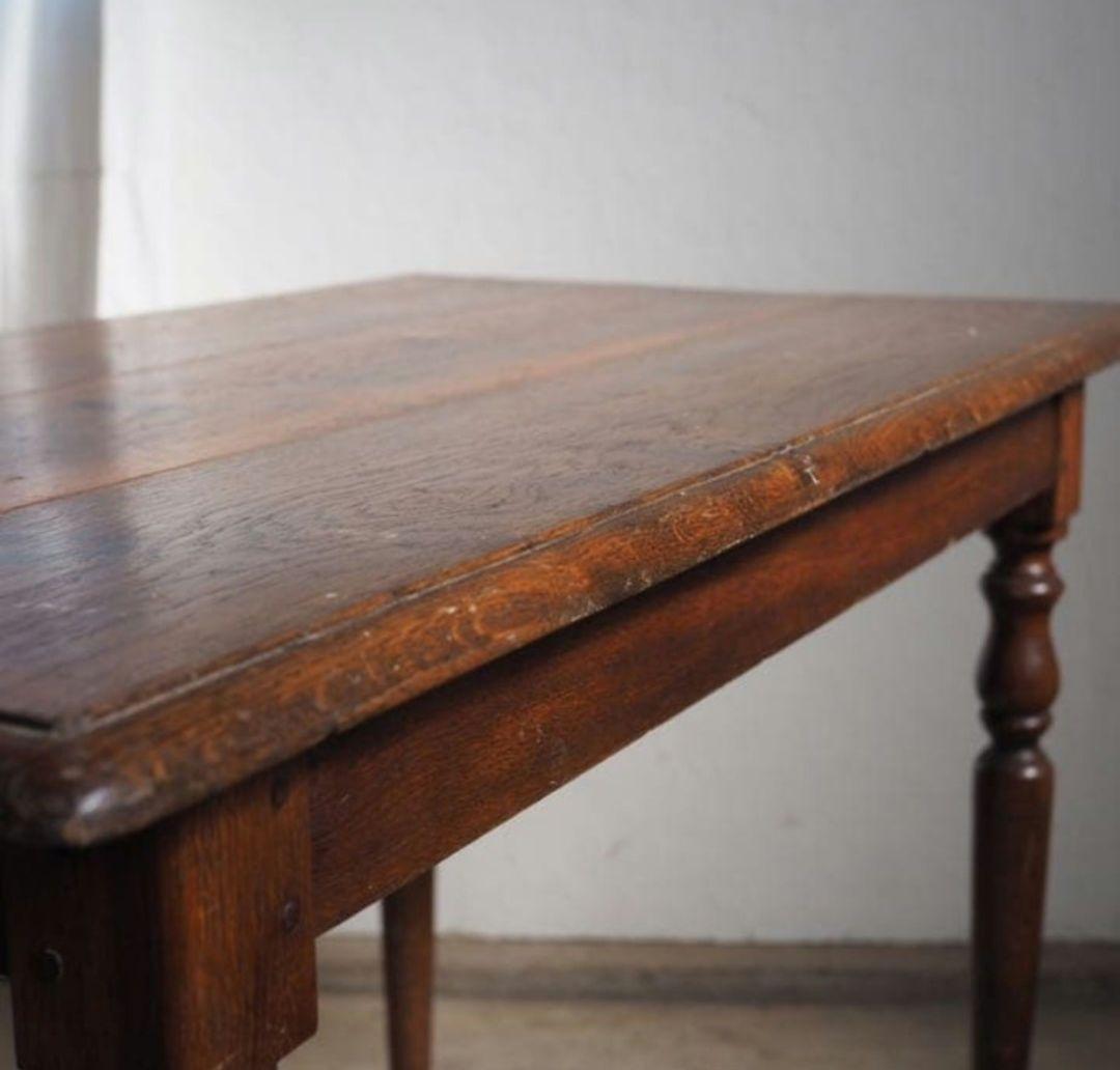 クラシック木製テーブル ブラウン