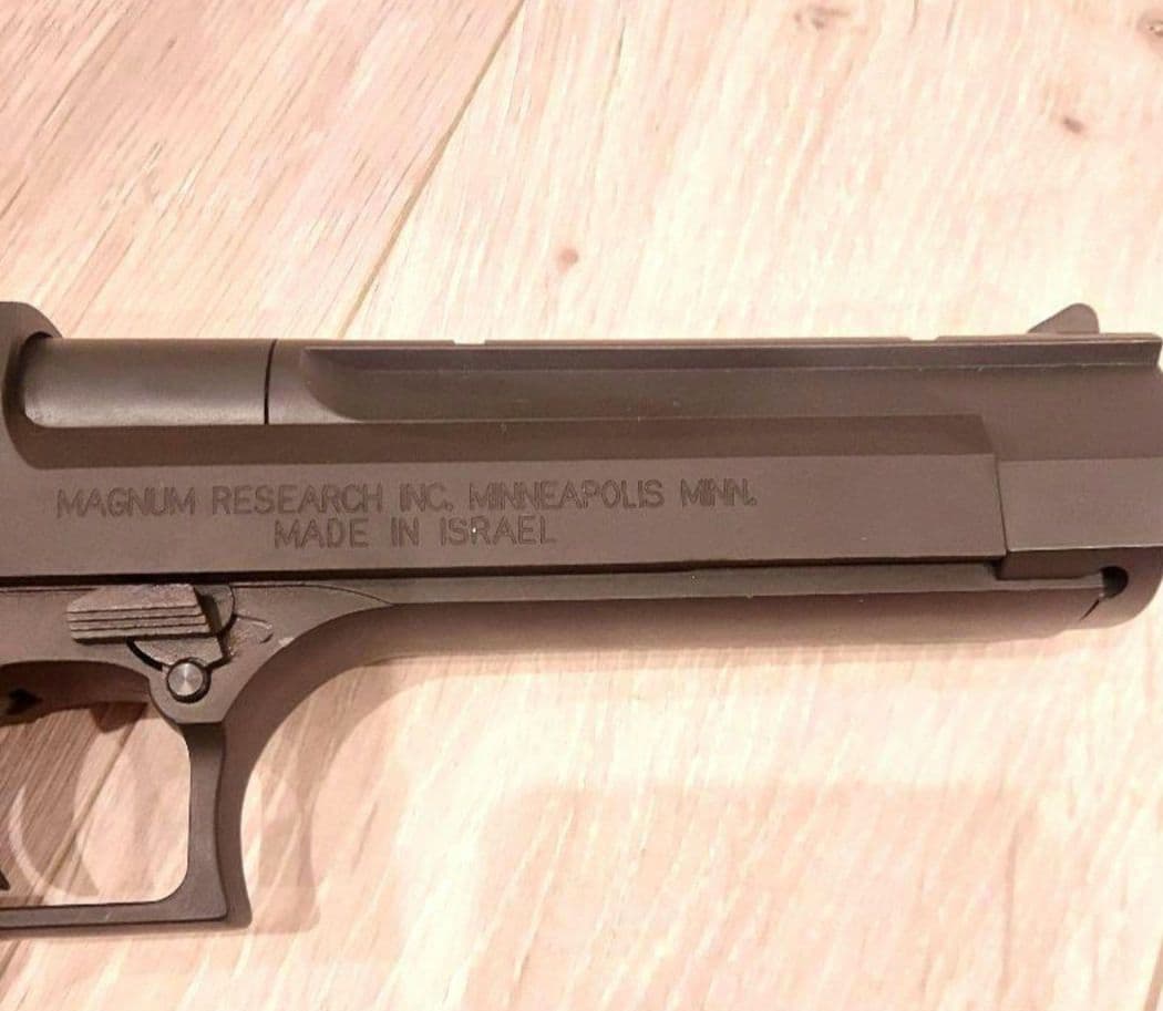 タナカ デザートイーグル 50AE 本体と弾薬カートリッジ