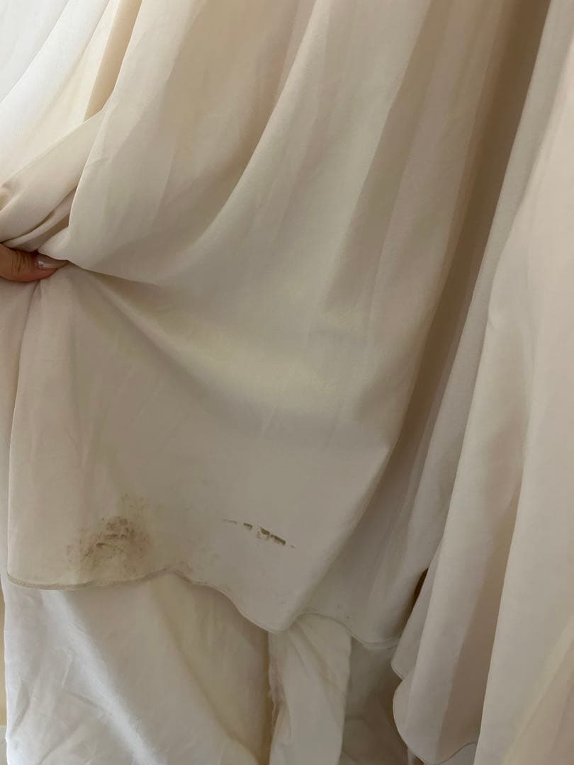 オフショルダー花柄刺繍ウェディングドレス