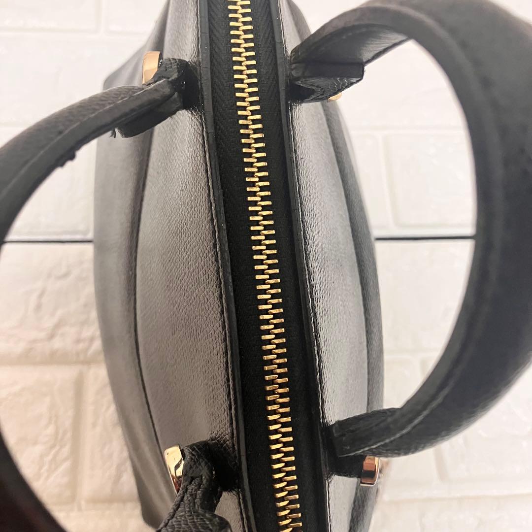 FURLA ハイパーM ショルダーバック　ブラック