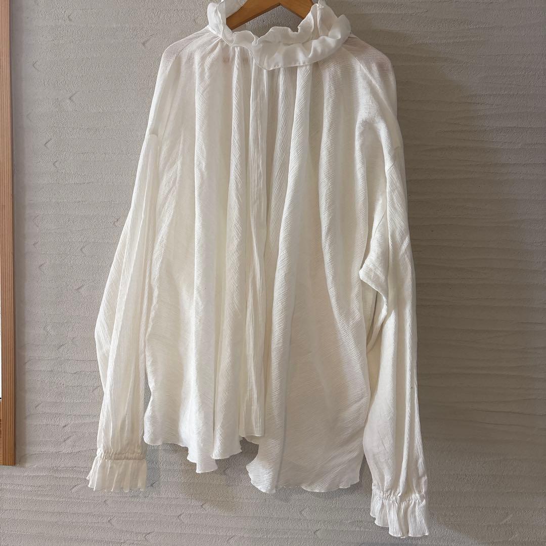 ビームスボーイ×トリト★別注アシメフリルブラウス　T2607