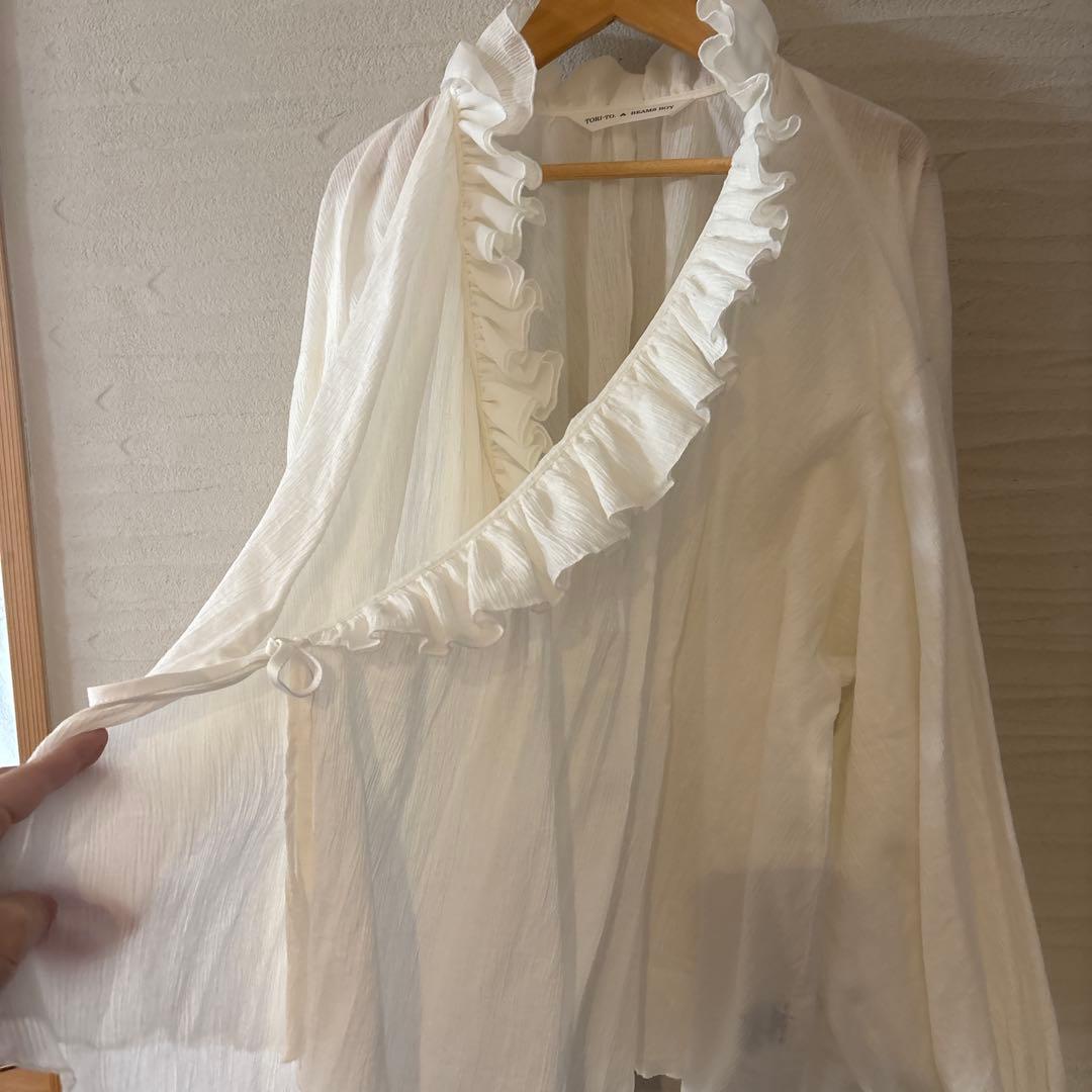 ビームスボーイ×トリト★別注アシメフリルブラウス　T2607