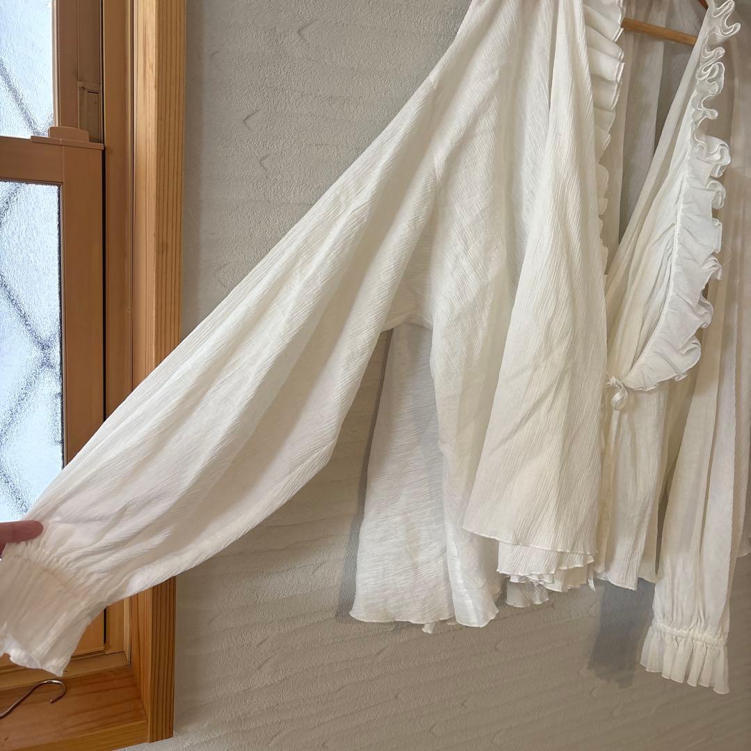 ビームスボーイ×トリト★別注アシメフリルブラウス　T2607