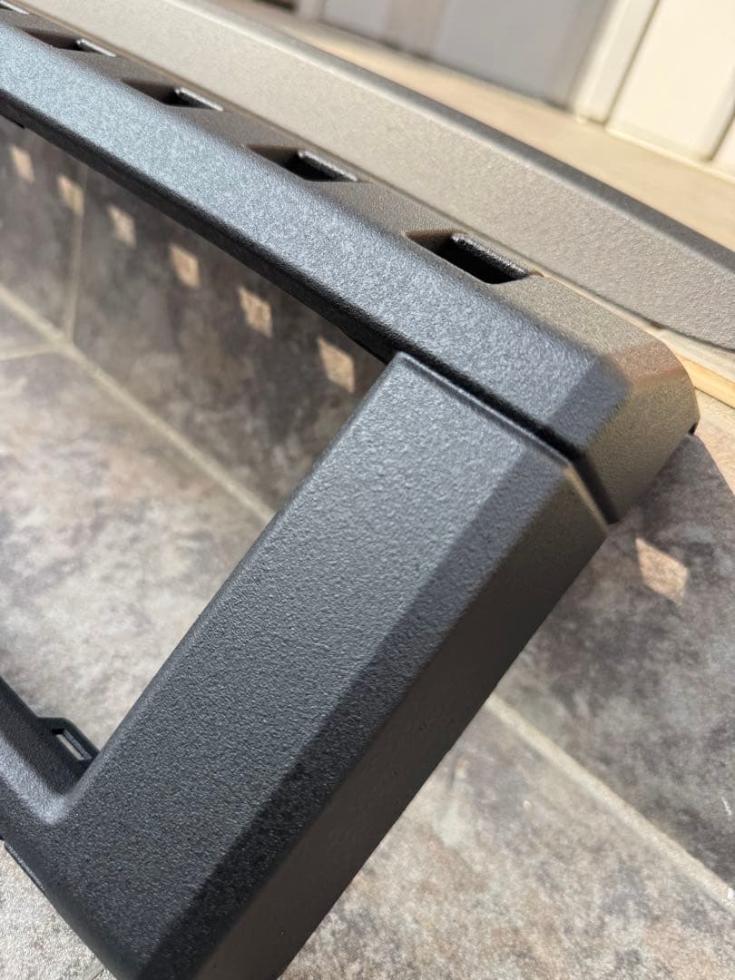 ランドクルーザー　250 グリル　エンブレム　モール　ラプターライナー塗装