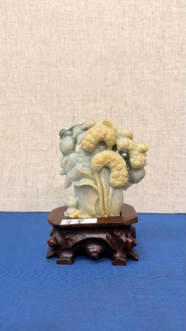 【店头価格15万円相当・一点物】天然翡翠置物 瑞兽彫刻 木座付き