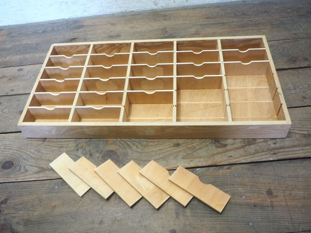 1292 収納30升　レトロなコレクションケース　ラック　古家具　ヴィンテージ