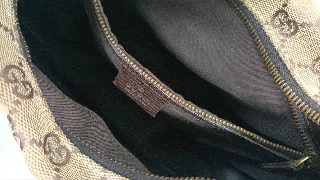 GUCCI　バッグ　ワンショルダーバッグ　肩掛け　ハンドバッグ　GGキャンバス