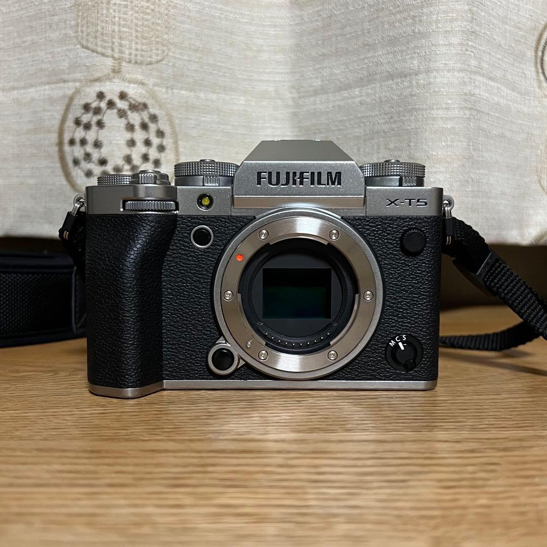 富士フイルム FUJIFILM X-T5 シルバー & XF35mmF1.4 R