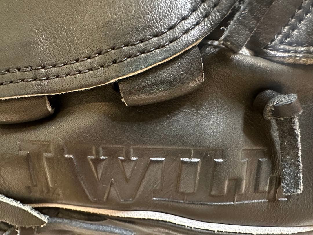 ア*ン様 【即戦力】Under Armour 軟式グローブ 黒　投手用　左投げ