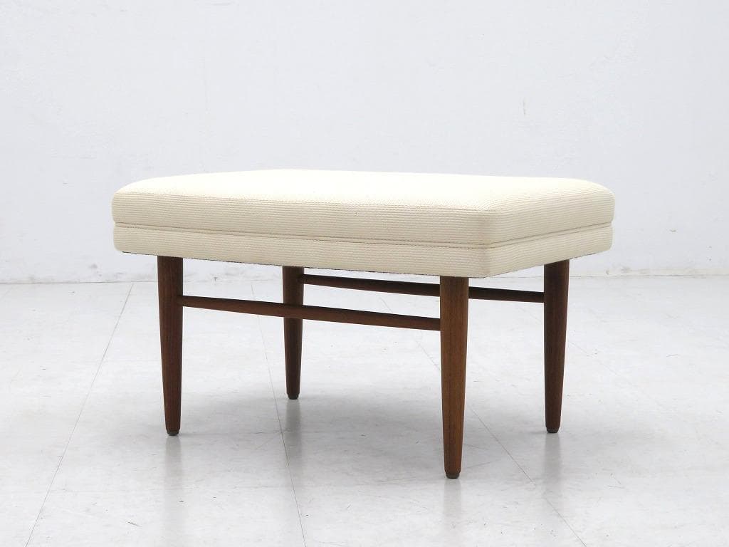 展示品　アクタス　ウォールナット　デンマーク　無垢材　スツール　オットマン　北欧