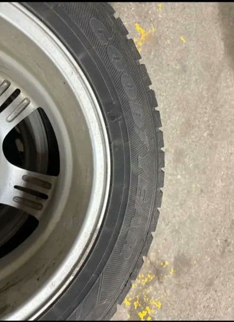 スタッドレスタイヤ＋16インチ アルミホイール205-60-16