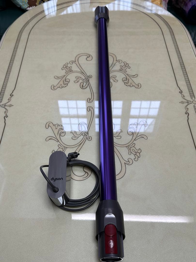 dyson デジタルスリム　SV18 コードレス掃除機　先細LED付き